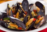 Mussels in White Wine Broth