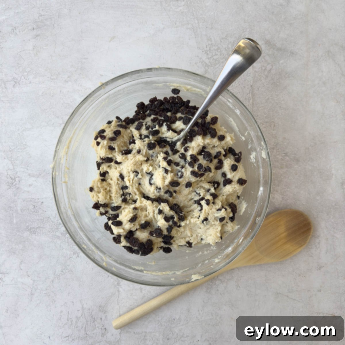 Step 5: Mix in the currants.